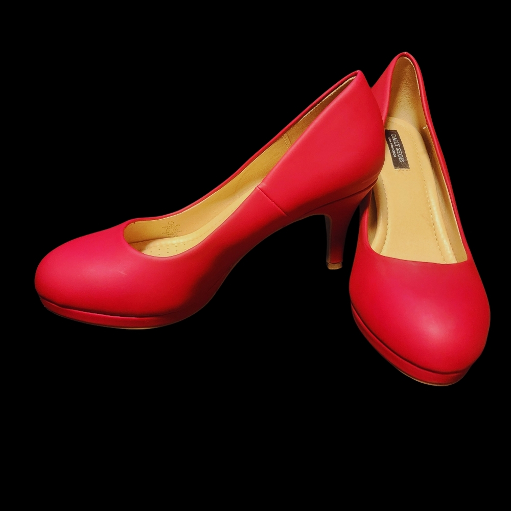 Red pump heels 👠
